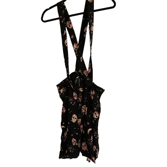 Super cute skull skirt with suspenders - Picture 2 of 3